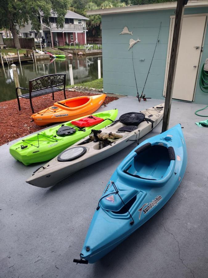 Cozy Vintage Waterfront Home With Fireplace And Kayaks Spring Hill Eksteriør bilde
