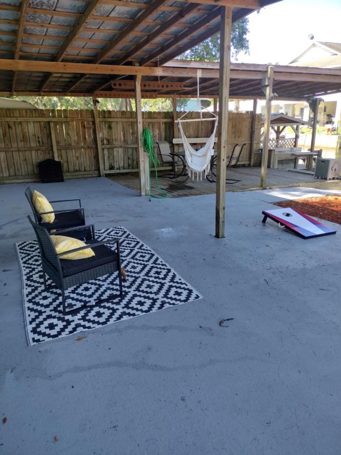 Cozy Vintage Waterfront Home With Fireplace And Kayaks Spring Hill Eksteriør bilde