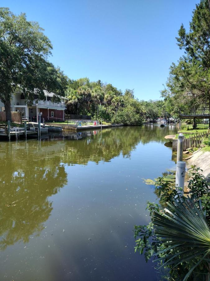 Cozy Vintage Waterfront Home With Fireplace And Kayaks Spring Hill Eksteriør bilde